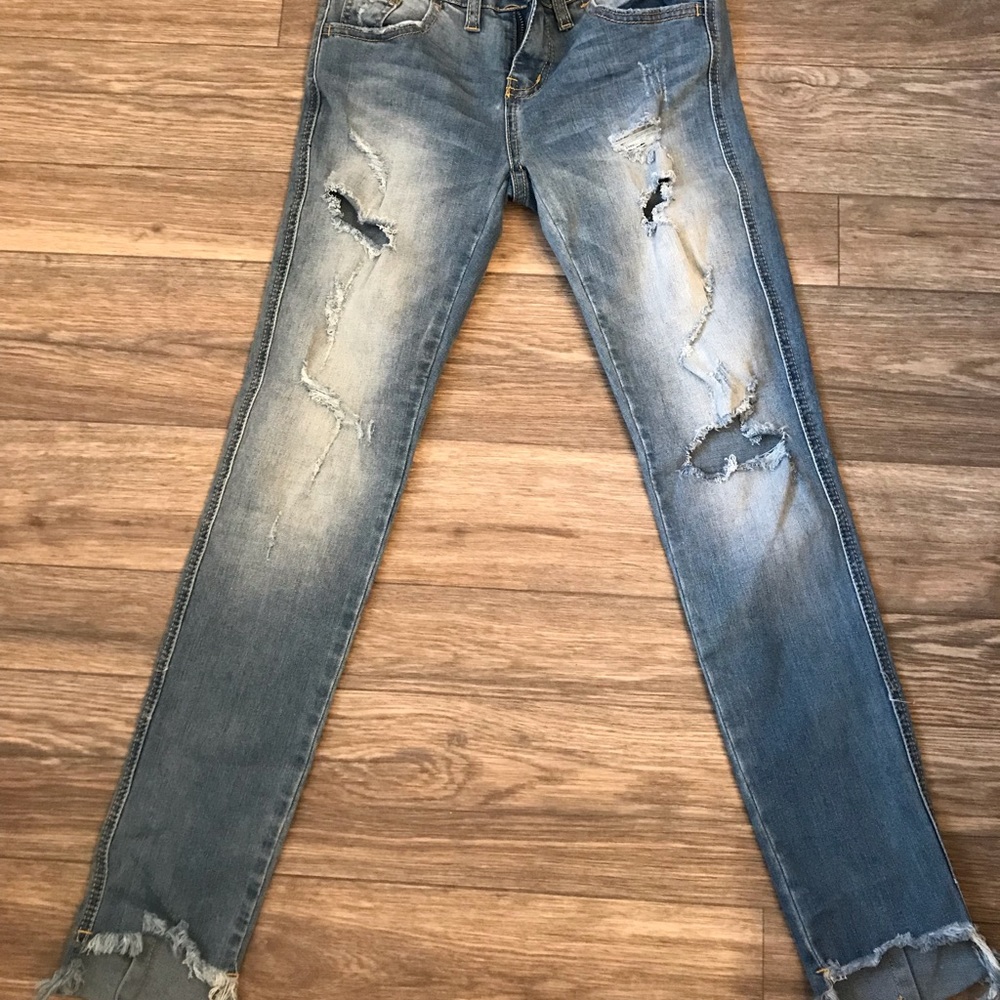 Women’s distressed/deconstructed jeans